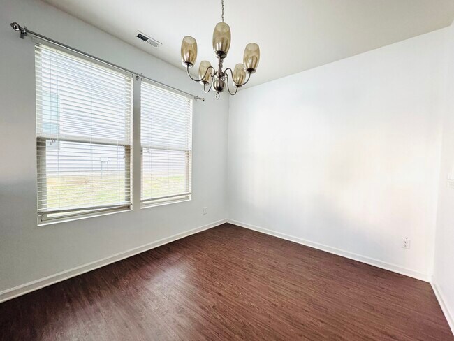 Foto del edificio - 126 Holly Berry Ln