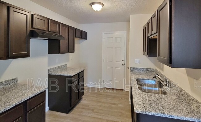 Foto del edificio - 8011 Mattox Ave