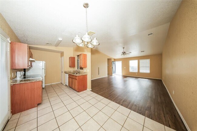 Building Photo - 2524 Waterleaf Dr