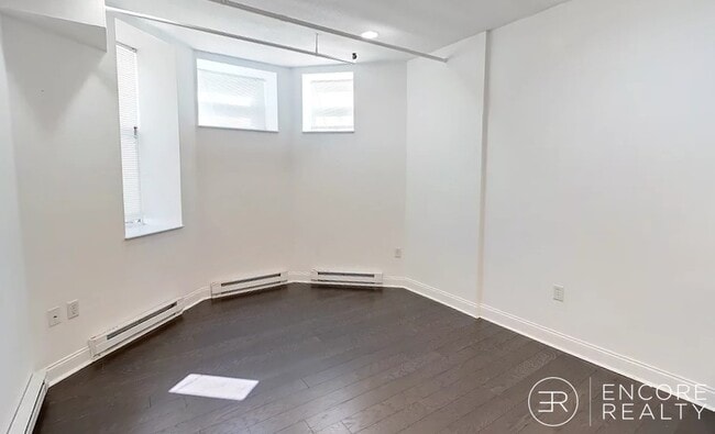Building Photo - 107 Queensberry St