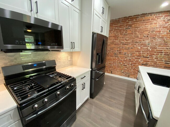 Foto del edificio - E 11th Ave 162-164 MLR