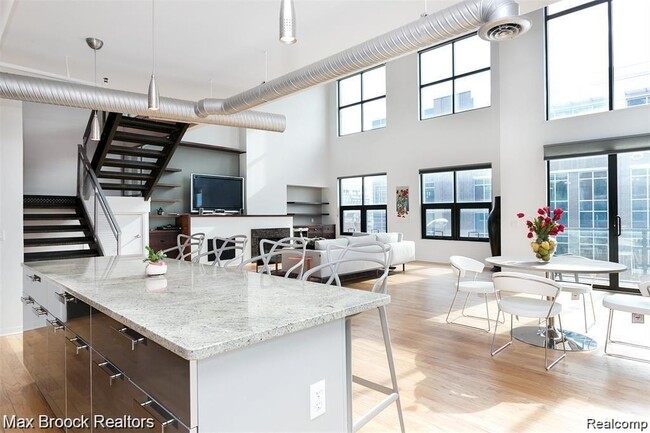 Building Photo - 100 N Center St