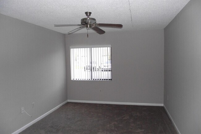 Foto del edificio - 5293 Vineland Rd
