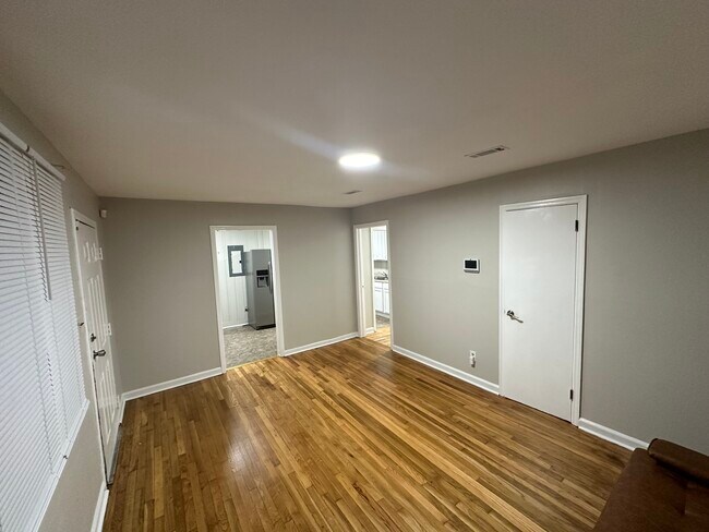 Building Photo - 1303 Perry Ave