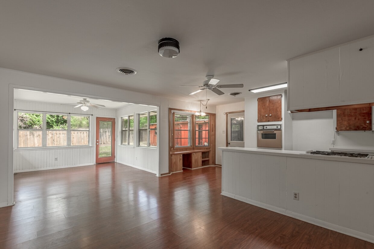 Foto principal - 2328 Ave N 1/2