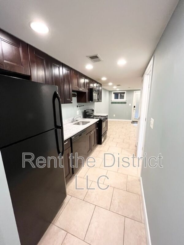 Foto del edificio - 421 Newton Pl NW