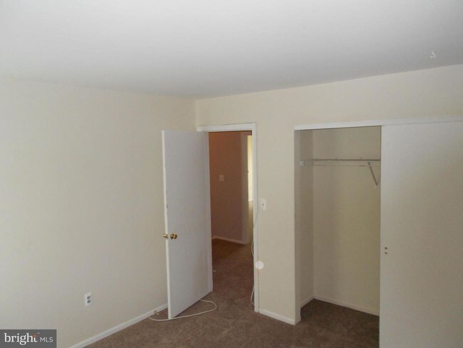 Building Photo - 4 Revere Ct
