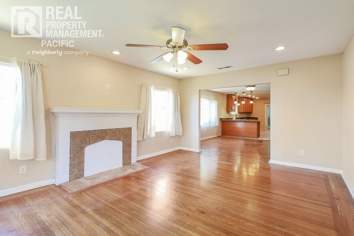 Charming 3-Bedroom Home in Glenview - Charming 3-Bedroom Home in Glenview