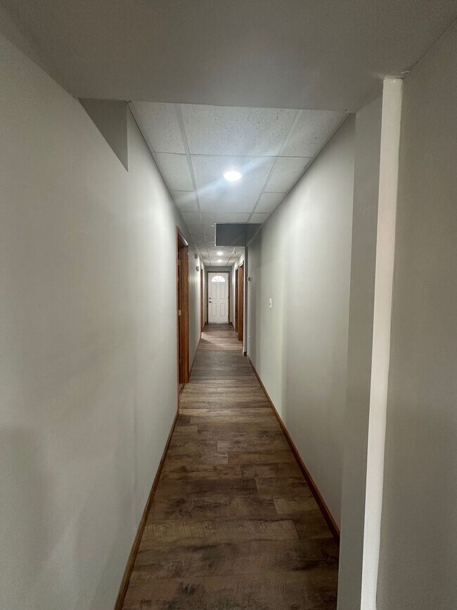 Building Photo - Recently remodeled 3-bedroom, 1.5 bath in ...