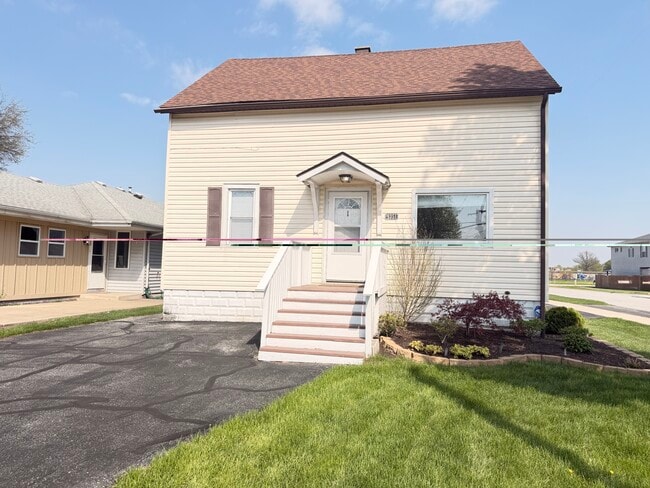 Building Photo - 9351 Kennedy Ave