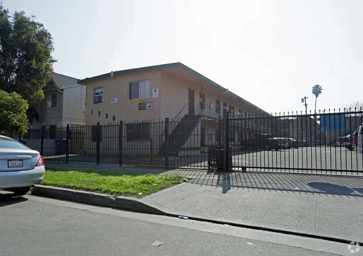 Foto principal - 1338-1340 W 57th St