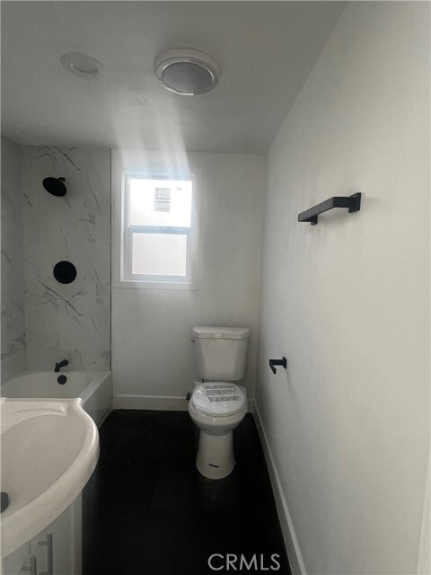 Building Photo - 1125 W 43rd St