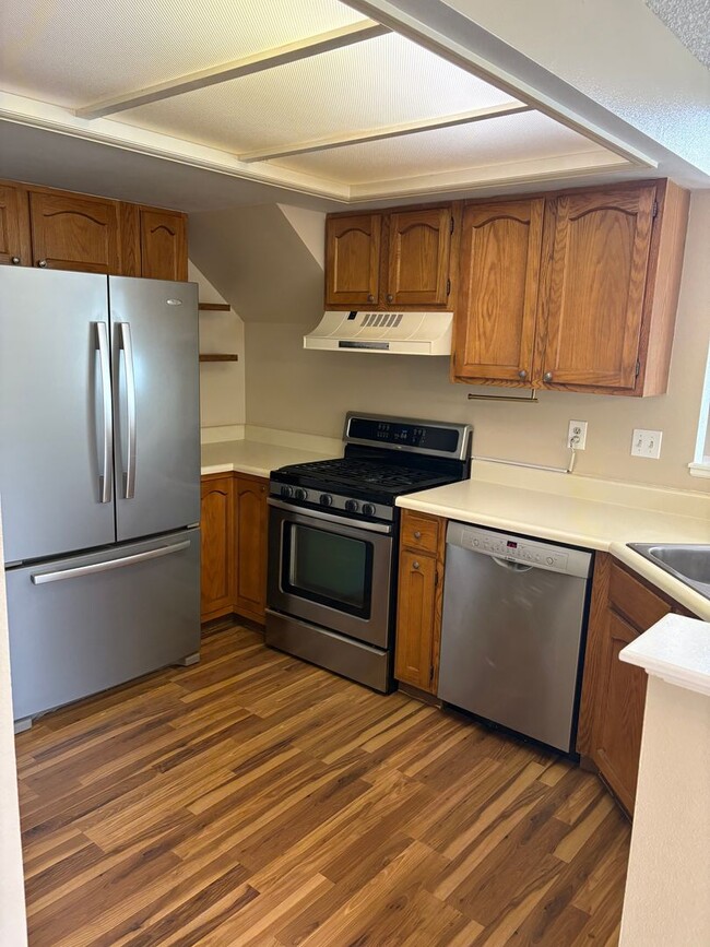 Building Photo - $1818 | 2BR/2BA | Dog Friendly Townhouse w...