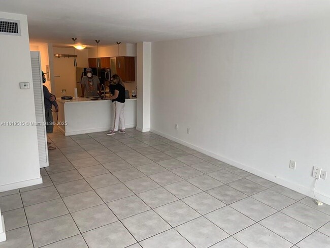 Building Photo - 750 NE 64th St