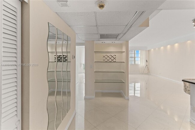 Foto del edificio - 19390 Collins Ave