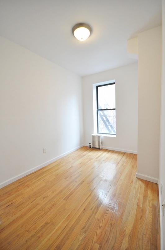 Building Photo - 218 Thompson St