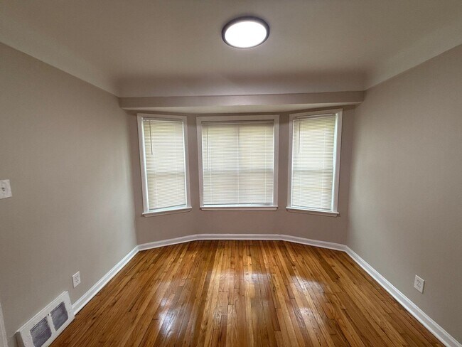 Building Photo - Renovated 3-Bedroom Home - We Welcome Sect...
