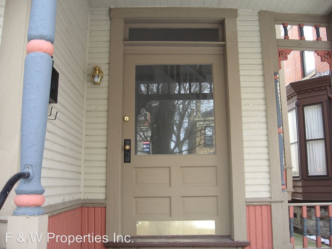 Building Photo - 133 S Garfield Ave