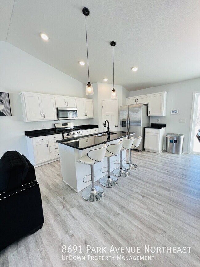 Foto del edificio - 8691 Park Ave NE