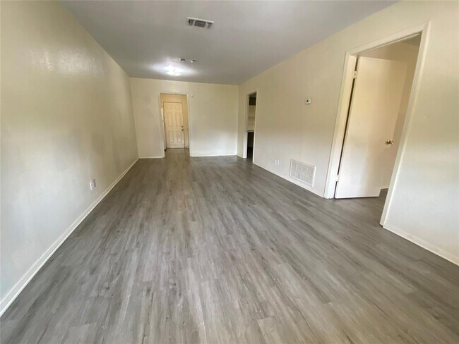 Building Photo - 208 Kelly St