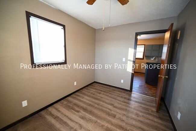 Building Photo - 1207 Lakeview Dr