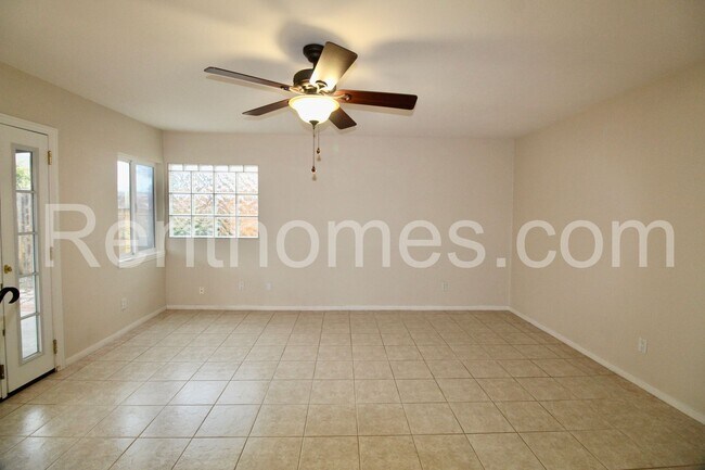 Foto del edificio - Mira Mesa, 8959 Canis Ln, Rmdld, Dual Pane...