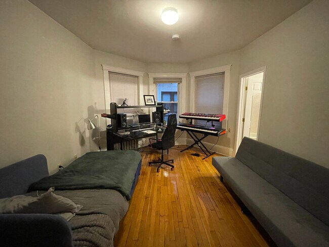 Building Photo - 38 Hemenway St