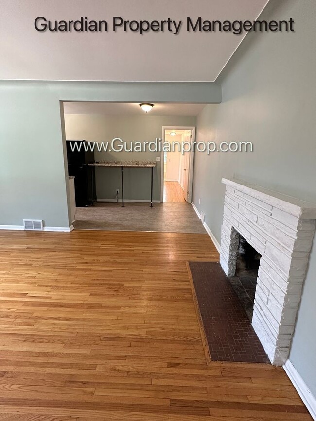 Foto del edificio - Crosstown Side By Side, Washer/Dryer In Unit, 1 Garage Space, Hardwood Floors, Dishwasher