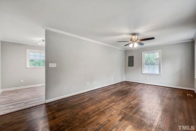 Building Photo - 808 Barefoot St