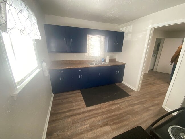 Building Photo - ! This charming one-bedroom oasis is now available, and it comes with a fantastic 2-year lease. D...