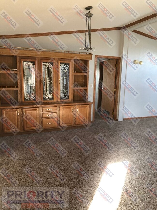 Building Photo - 3 bedroom, 2 bath single-family home