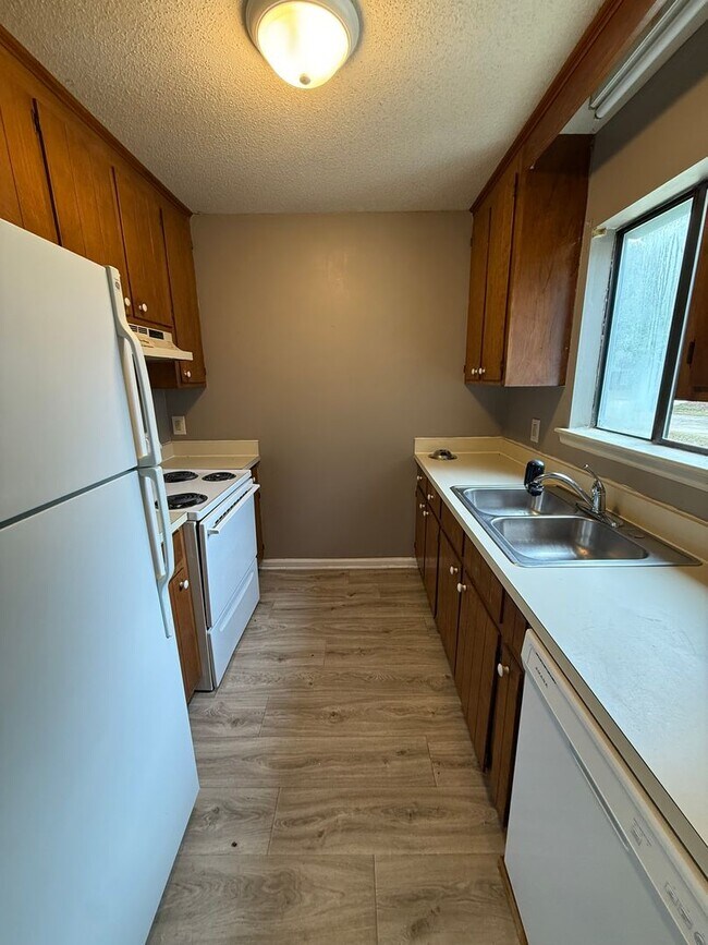 Foto del edificio - 3704-1 Nealshire Drive