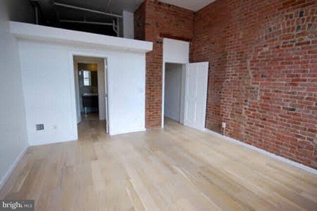 Building Photo - 726 Market St