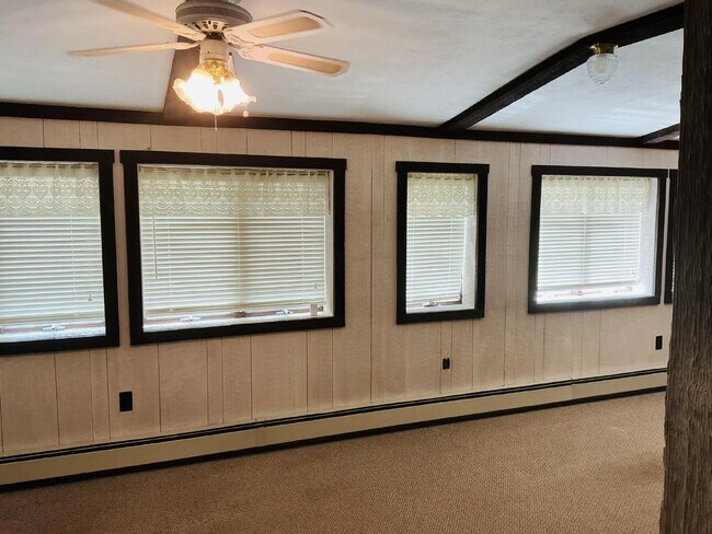 Foto del edificio - "Charming 3-Bedroom Home with 2 Full Baths...