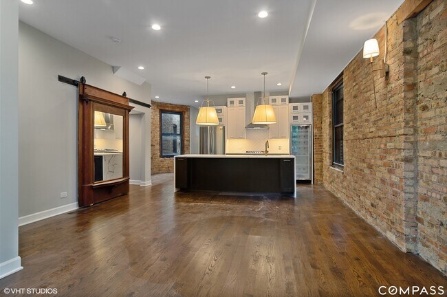 Building Photo - 1211 W Addison St