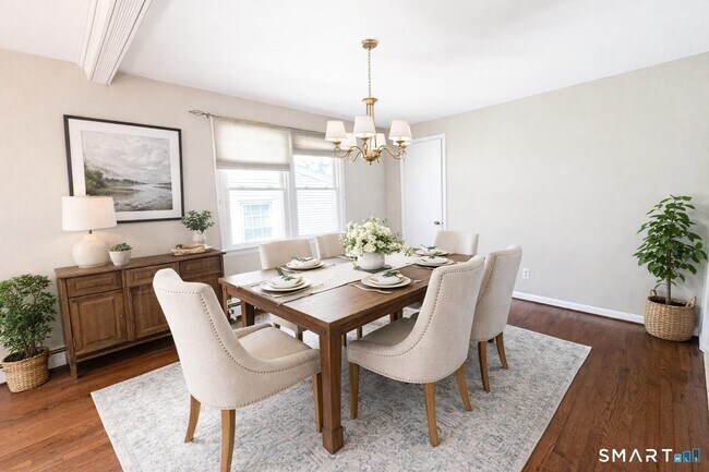 Foto del edificio - 732 Tunxis Hill Rd