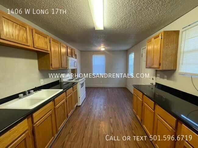 Foto del edificio - 1406 W Long 17th | $795 | 3 beds, 2 full b...