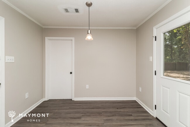 Building Photo - 523 Rusk Dr