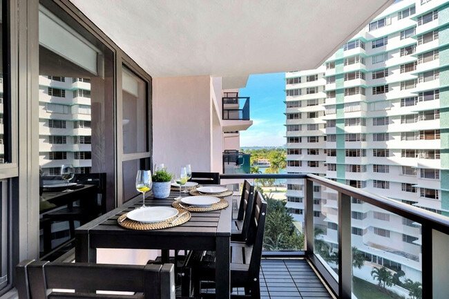 Building Photo - 5225 Collins Ave