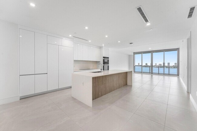 Foto del edificio - 220 Lake Shore Dr