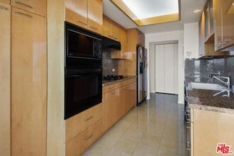Building Photo - 13600 Marina Pointe Dr
