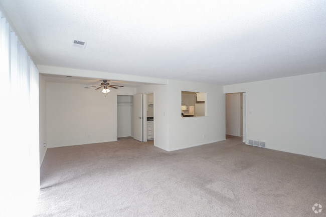 Formal dinning room areas - The Bridges at Foxridge