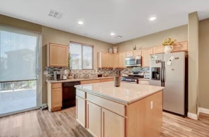 Foto del edificio - 6865 Compass Cove Ave
