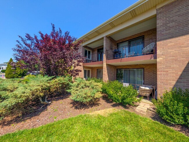 Foto del edificio - 483 N Larch Ave