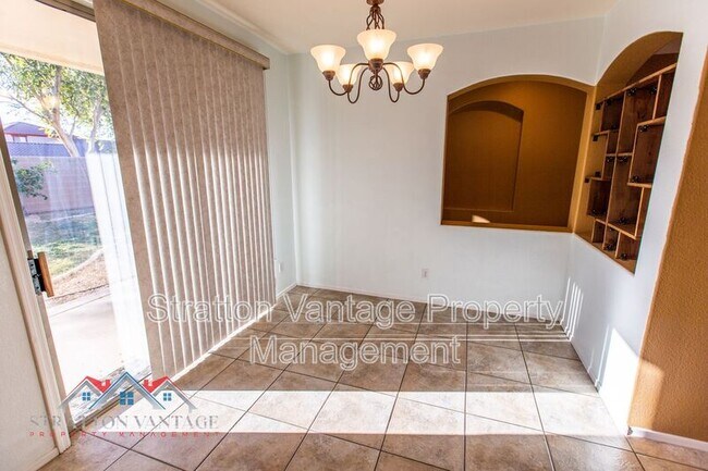 Building Photo - 906 S Roca St