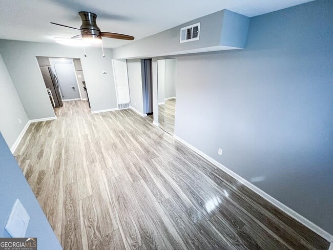 Building Photo - 1407 Vesta Ave