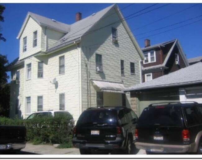 Building Photo - 121 Main St