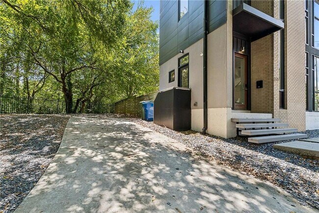 Foto del edificio - 575 Highland Ave NE