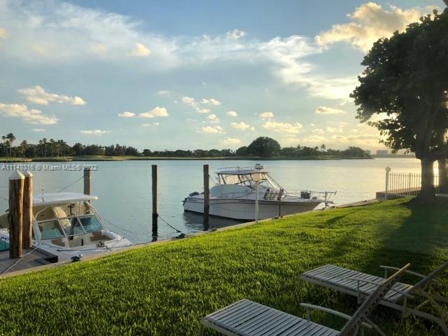 Foto del edificio - 9250 W Bay Harbor Dr
