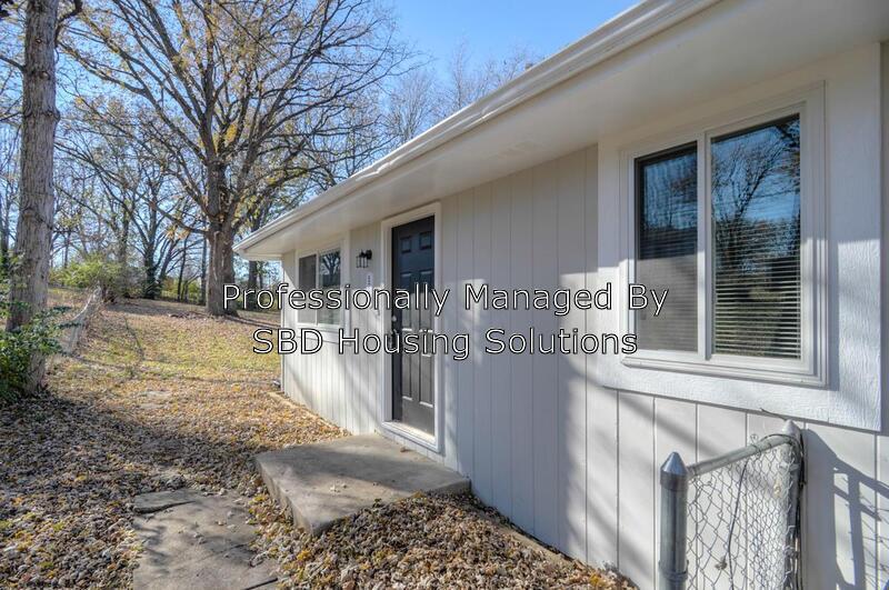 Primary Photo - 5713 NE 52nd St